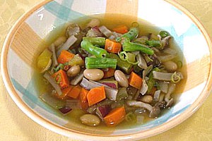 大豆と野菜のヘルシースープ
